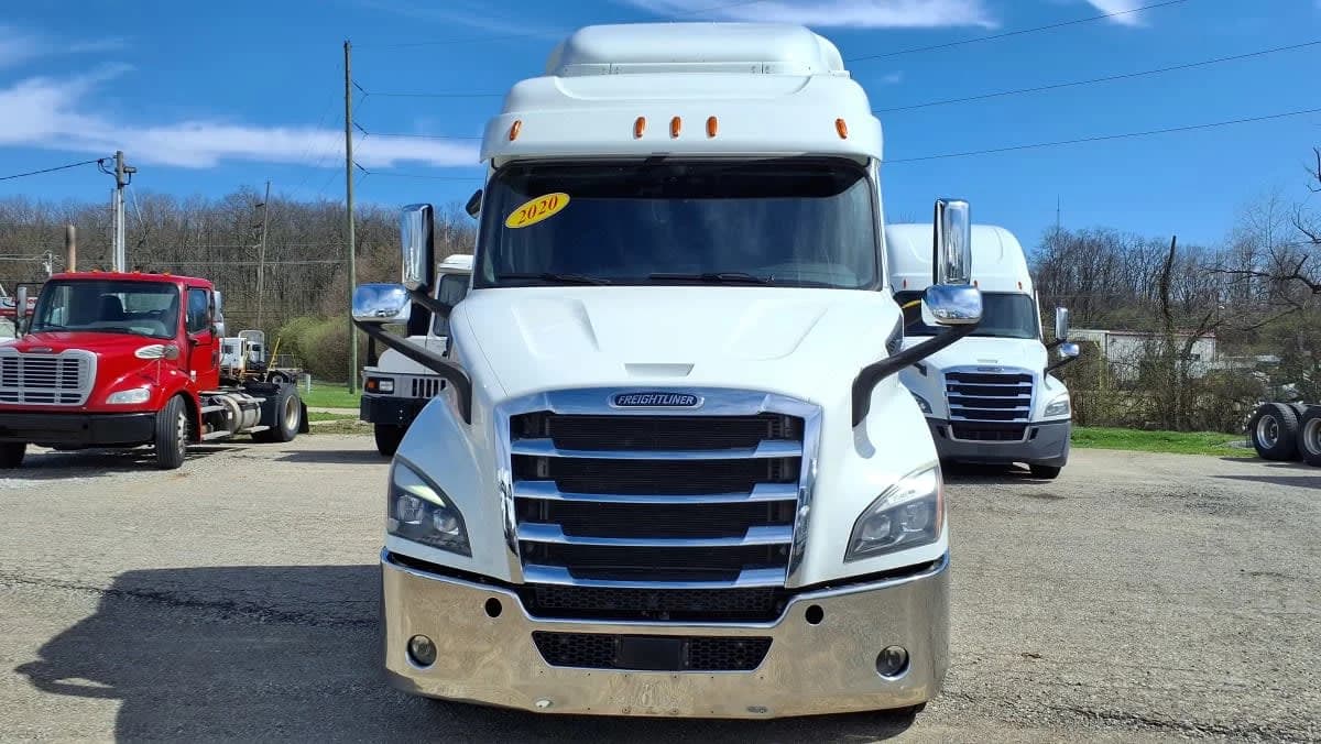 2020 Freightliner Cascadia in West Chester, OH — photo 2