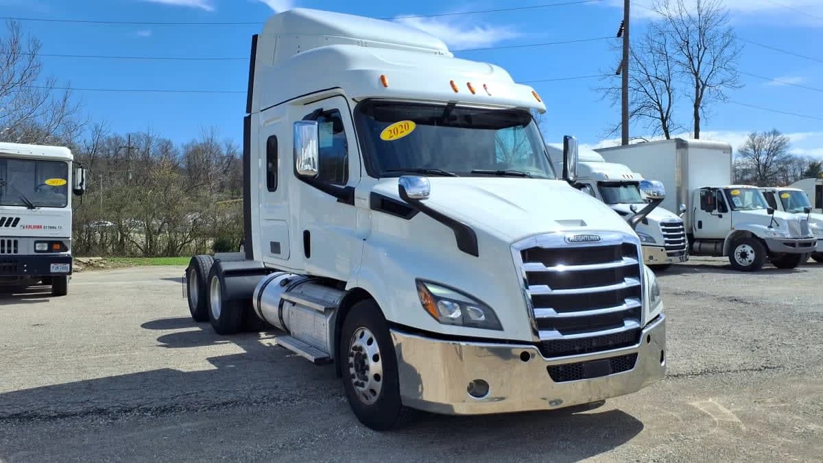 2020 Freightliner Cascadia in West Chester, OH — photo 3