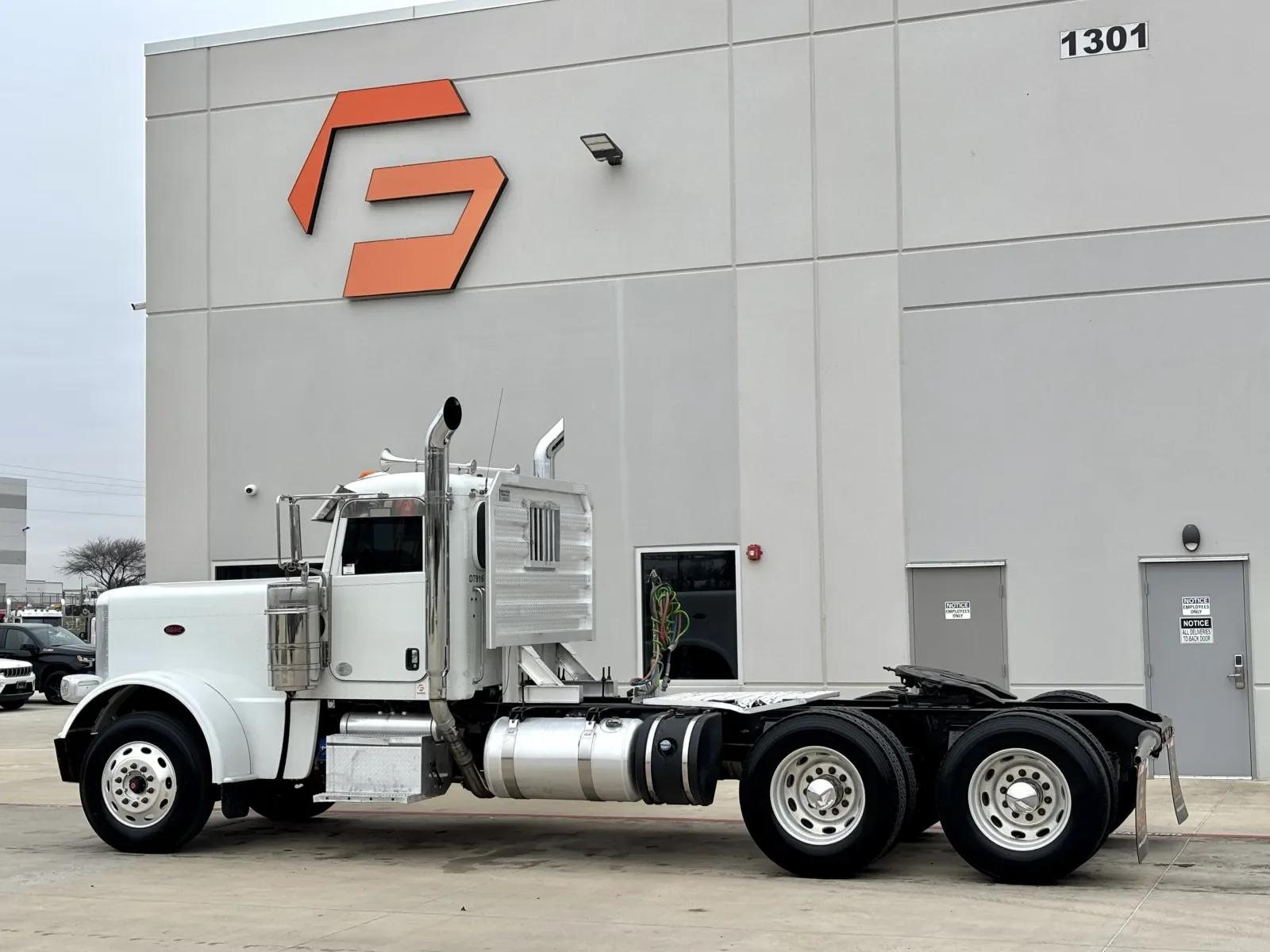 2021 Peterbilt 389 in Hutchins, TX — photo 6