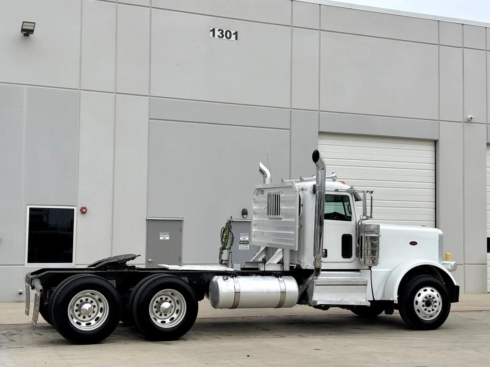 2021 Peterbilt 389 in Hutchins, TX — photo 5