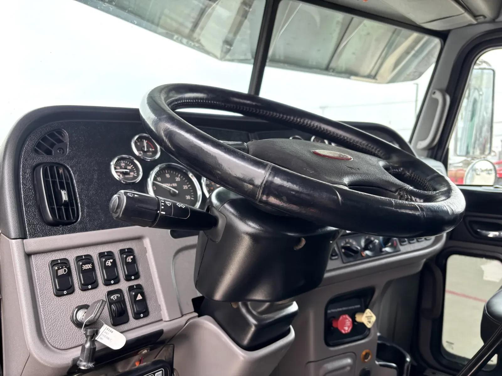 2021 Peterbilt 389 in Hutchins, TX — photo 15