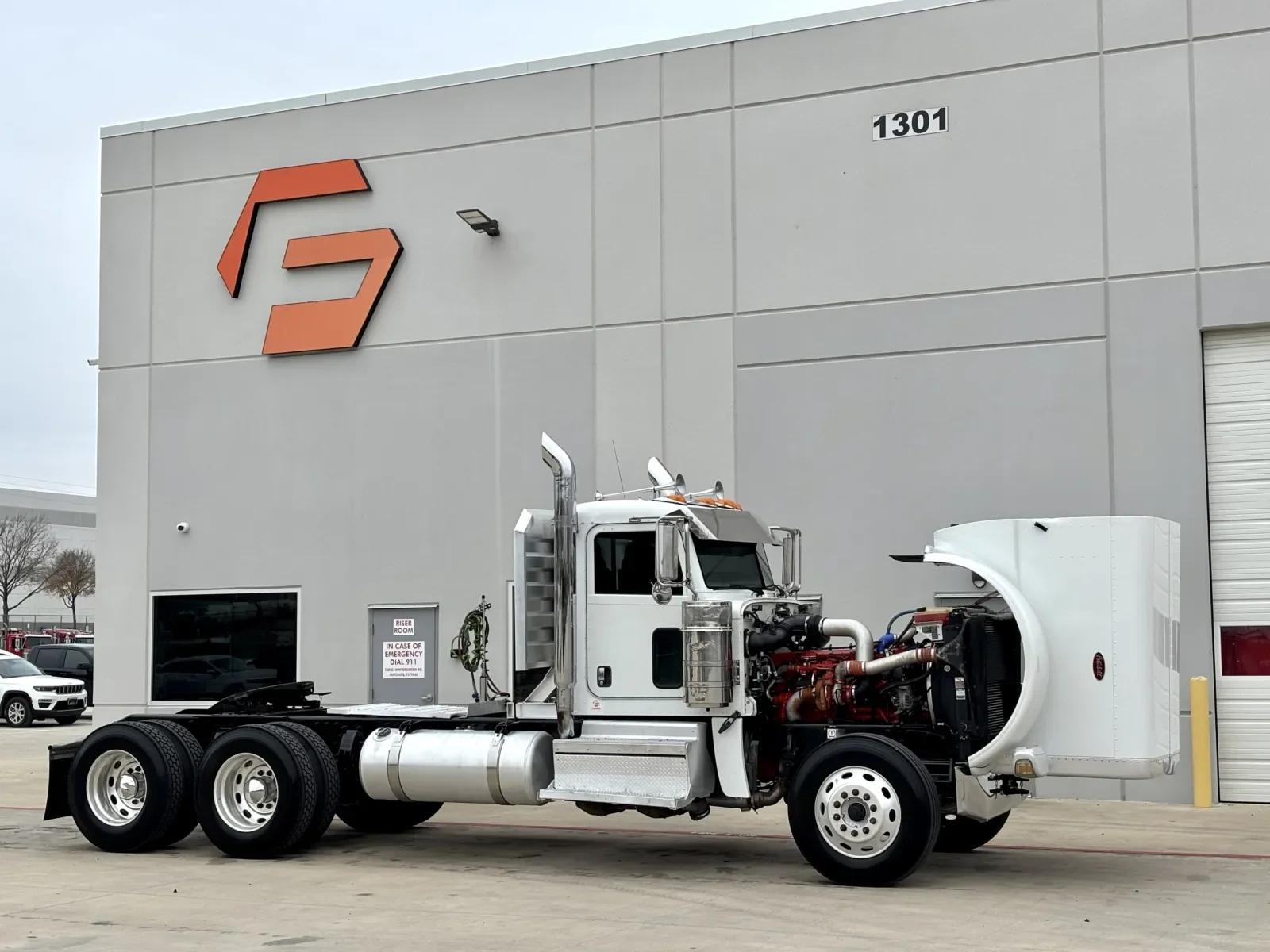 2021 Peterbilt 389 in Hutchins, TX — photo 9