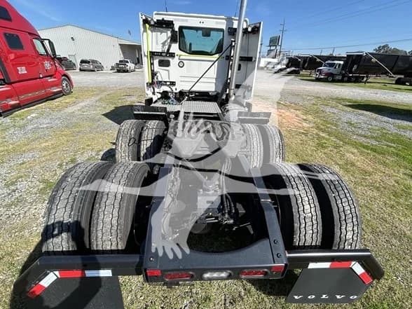 2025 Volvo VNL 300 — photo 3