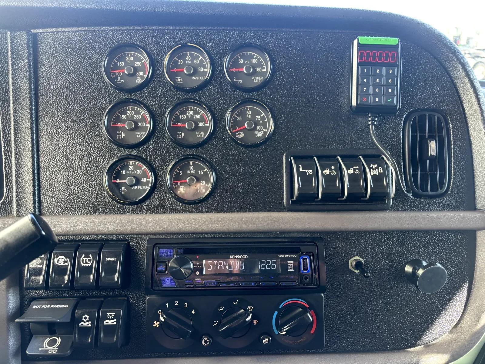 2024 Peterbilt 389 in Hutchins, TX — photo 18
