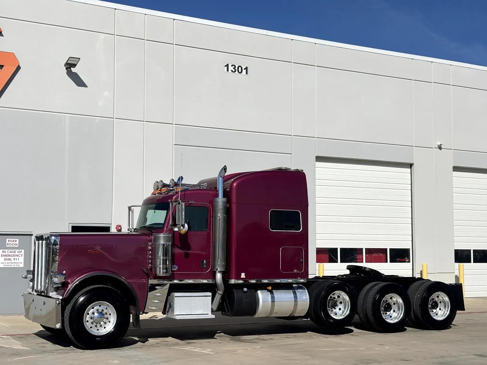 2024 Peterbilt 389 in Hutchins, TX — photo 2
