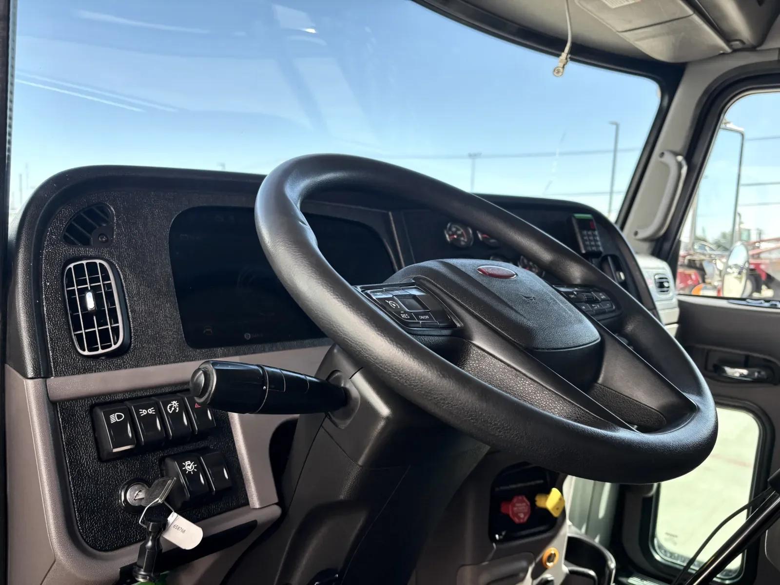 2024 Peterbilt 389 in Hutchins, TX — photo 15