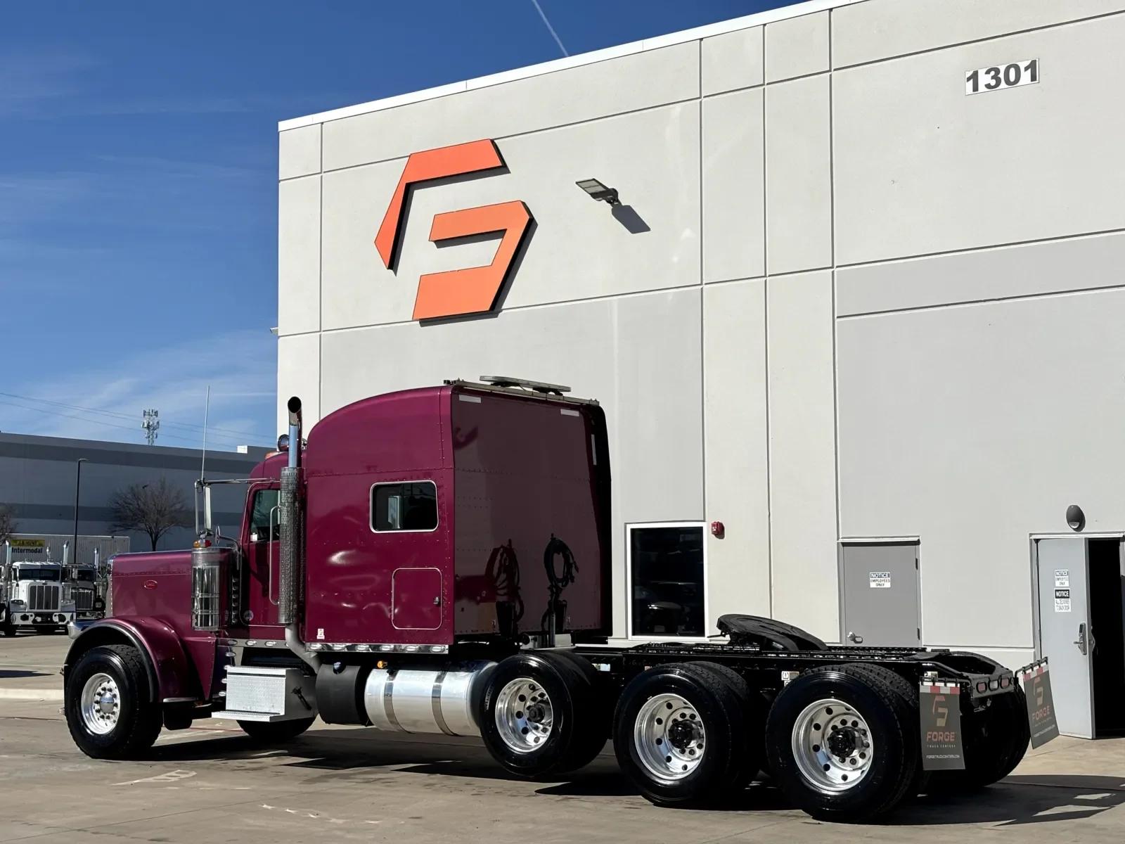 2024 Peterbilt 389 in Hutchins, TX — photo 6