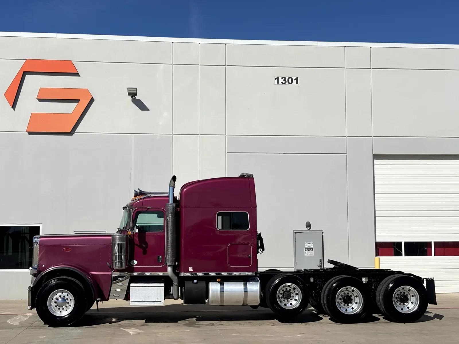 2024 Peterbilt 389 in Hutchins, TX — photo 4