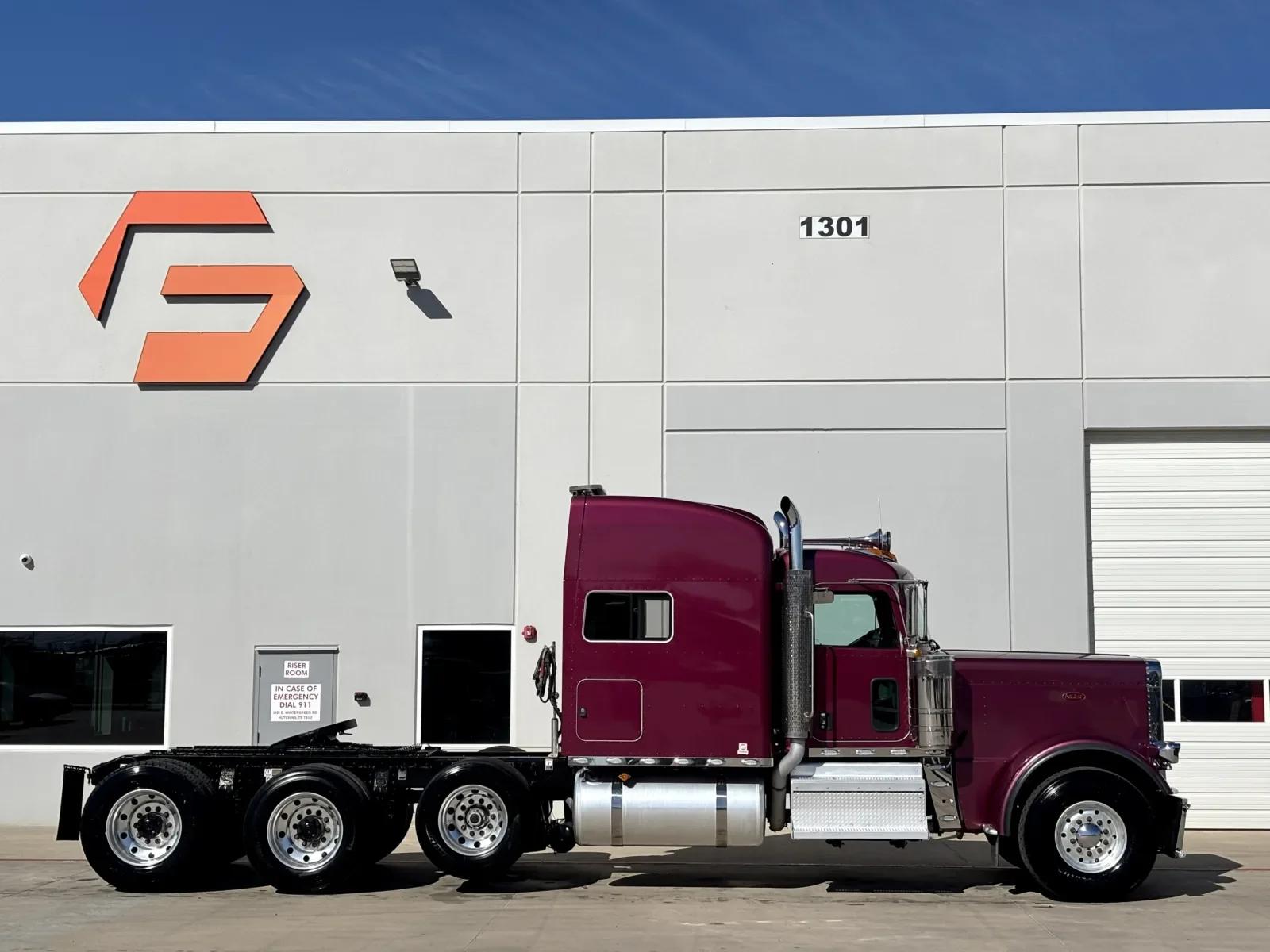 2024 Peterbilt 389 in Hutchins, TX — photo 3