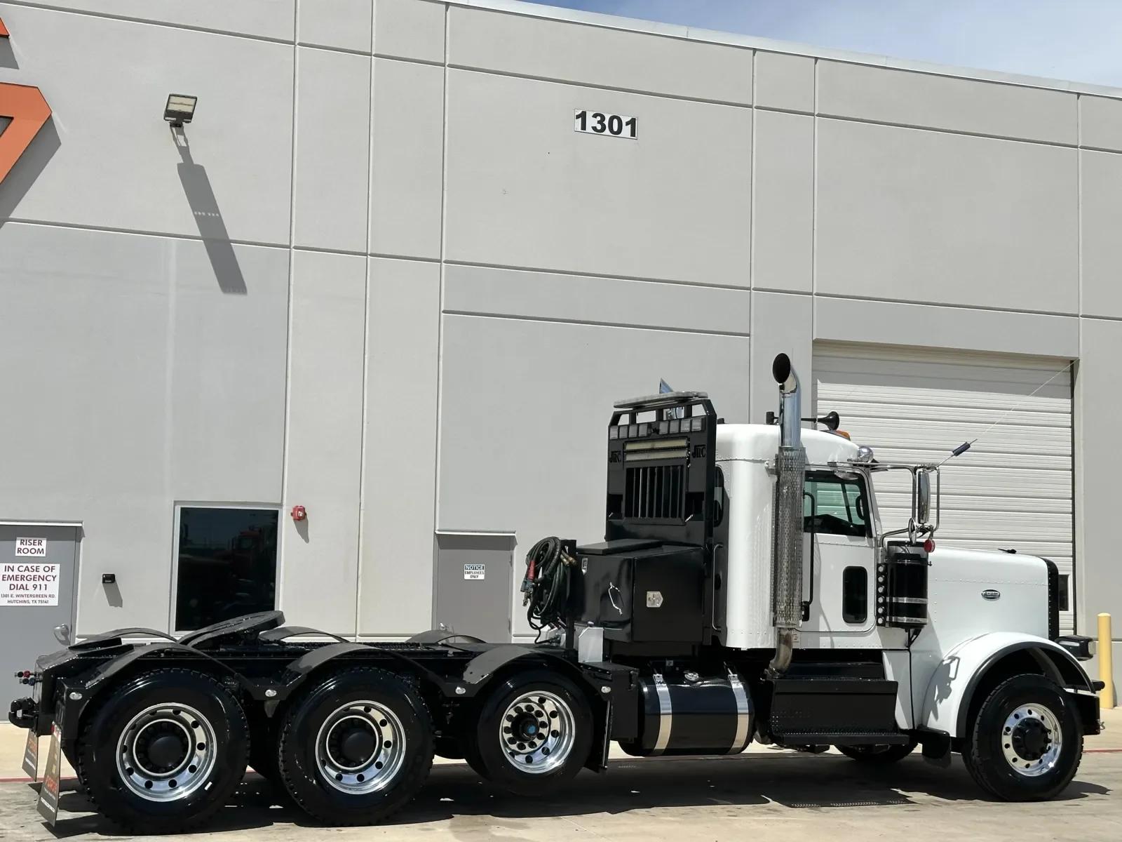 2022 Peterbilt 389 in Hutchins, TX — photo 5