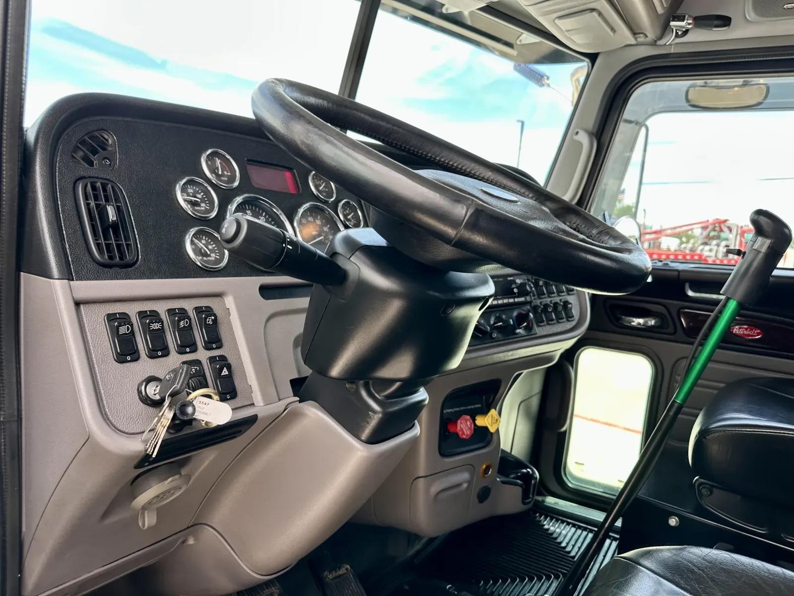 2022 Peterbilt 389 in Hutchins, TX — photo 15