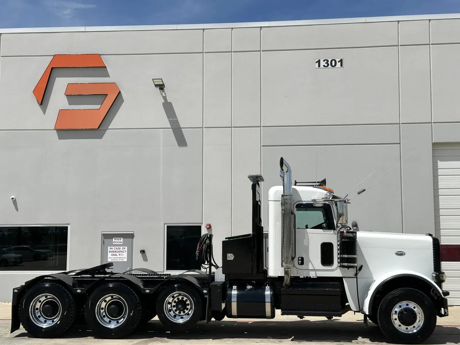 2022 Peterbilt 389 in Hutchins, TX — photo 3