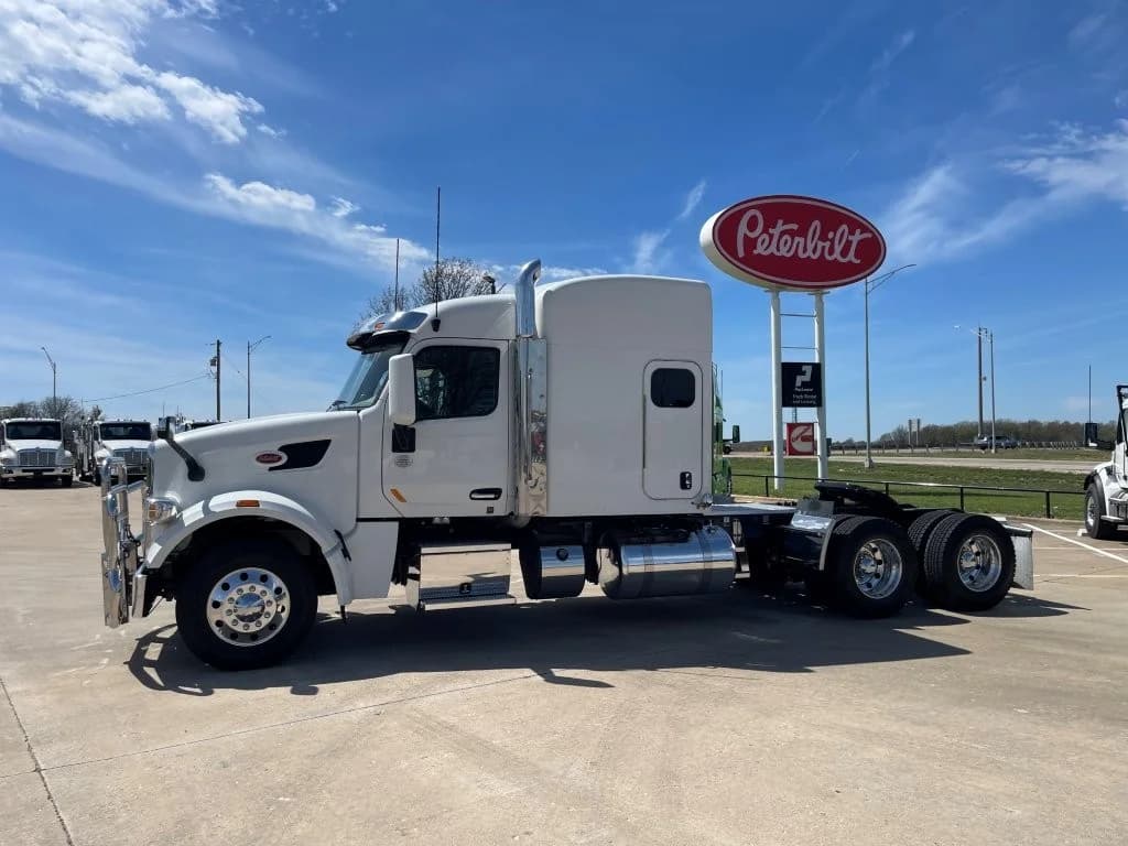 2022 Peterbilt 567 in Springfield, MO — photo 2