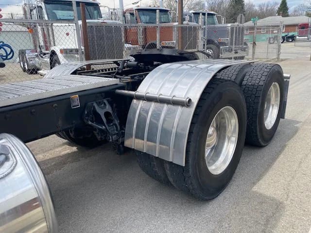 2023 Peterbilt 567 in EAU CLAIRE, PA — photo 8