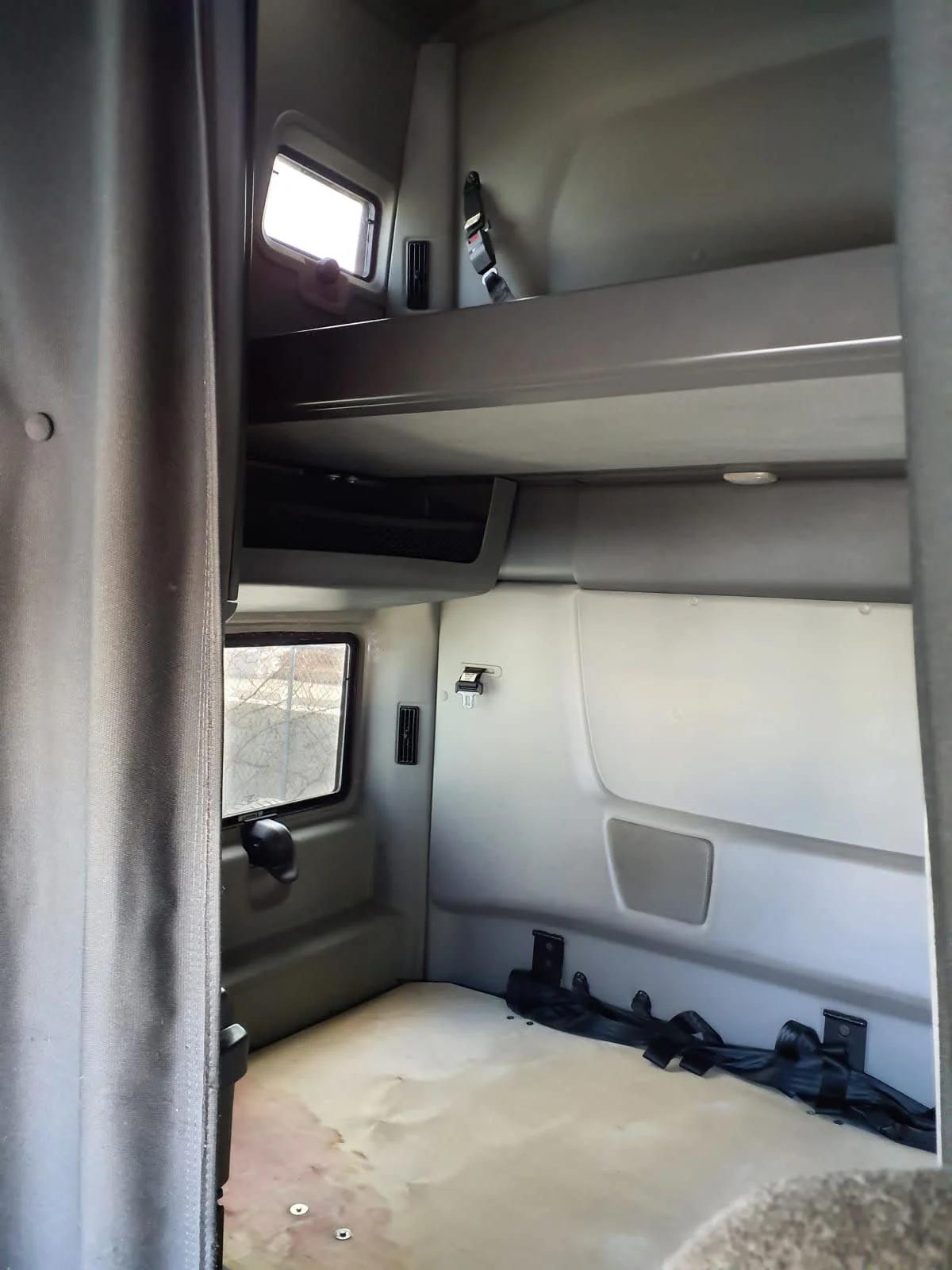 2019 International LT in Bolingbrook, IL — photo 8