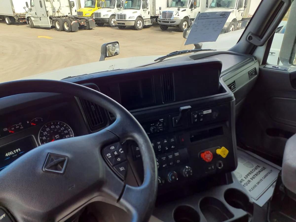 2019 International LT in Bolingbrook, IL — photo 7
