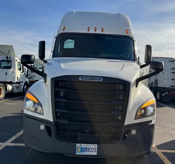 2022 Freightliner Cascadia in Chicago (Melrose Park), IL — photo 2