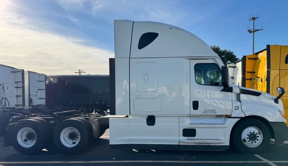 2022 Freightliner Cascadia in Chicago (Melrose Park), IL — photo 8