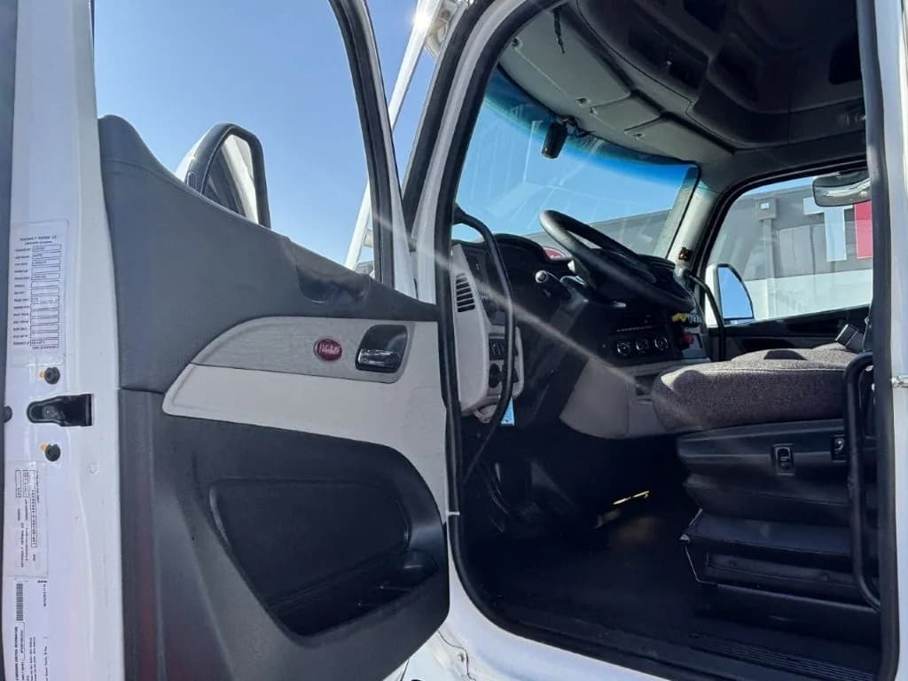 2024 Peterbilt 579 in Springfield, MO — photo 12