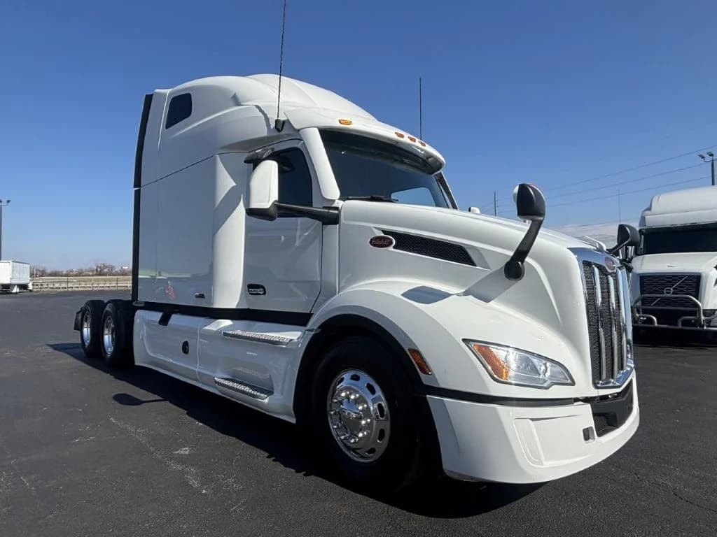 2024 Peterbilt 579 in Springfield, MO — photo 2