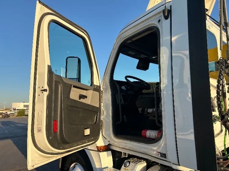 2022 Freightliner Cascadia in Wichita, KS — photo 9