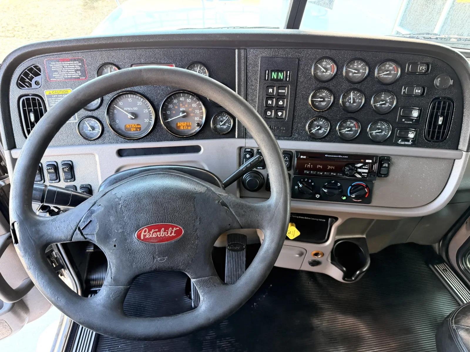 2016 Peterbilt 367 in Greer, SC — photo 17