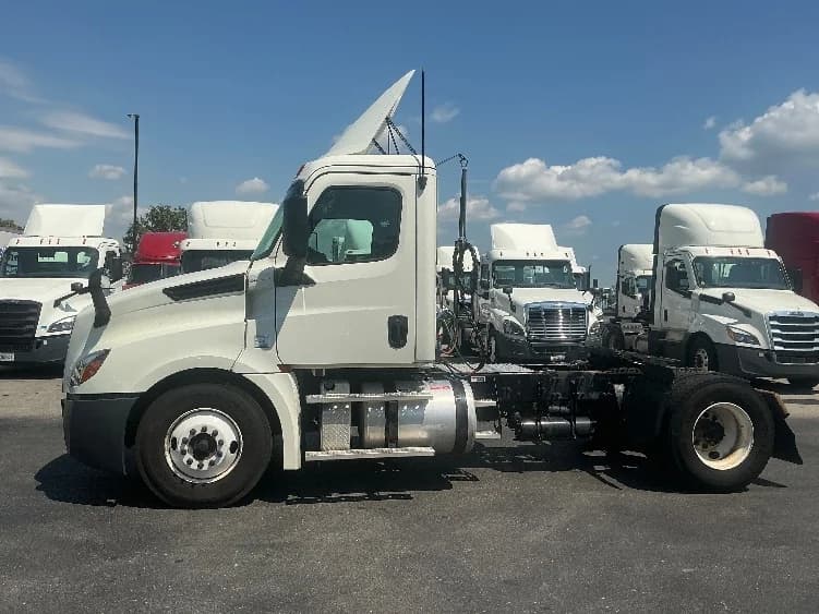 2019 Freightliner Cascadia in Piqua, OH — photo 4