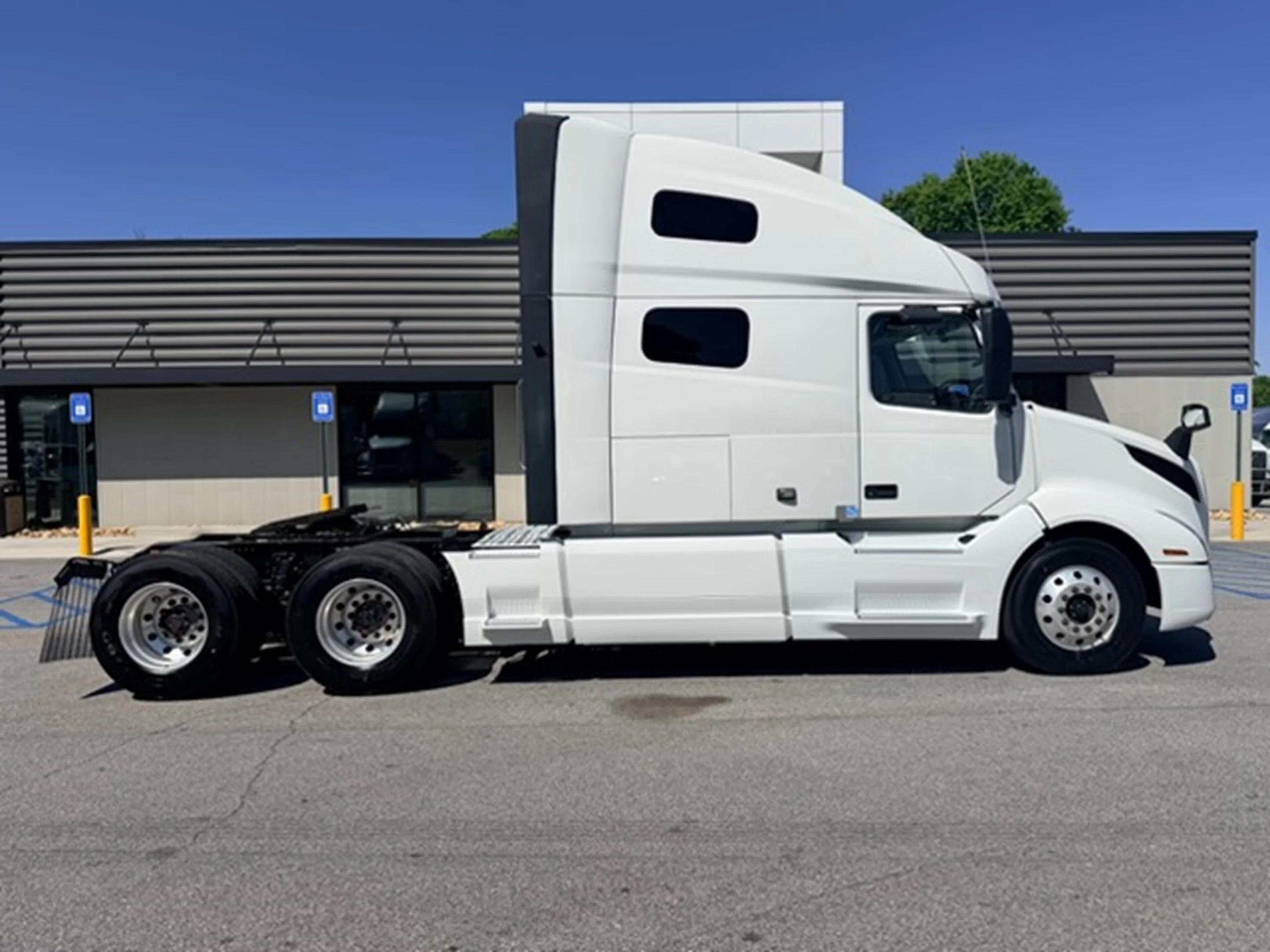 2023 Volvo VNL 760 in ATLANTA (700 & 703), GA — photo 2
