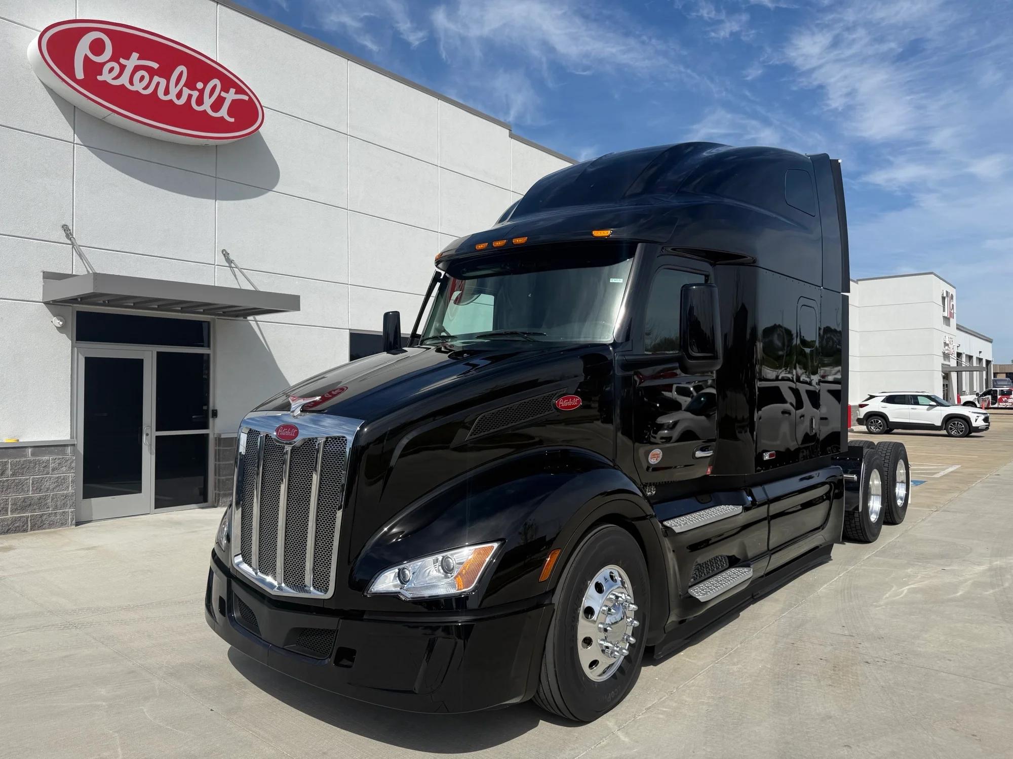 2027 Peterbilt 579