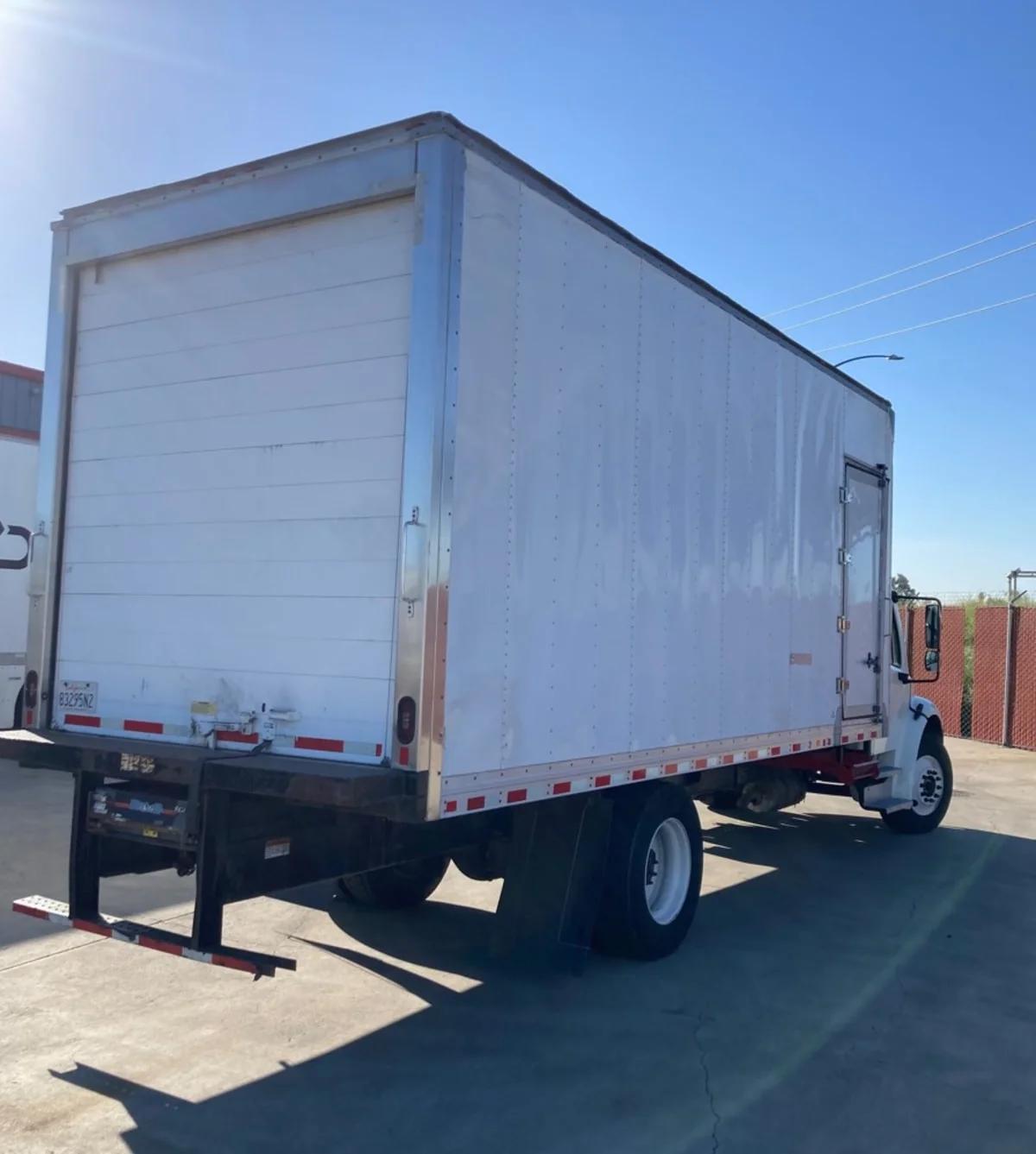 2019 Freightliner M2 106 in Stockton, CA — photo 4
