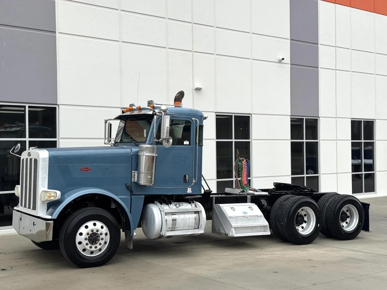 2009 Peterbilt 388 in Greer, SC — photo 2