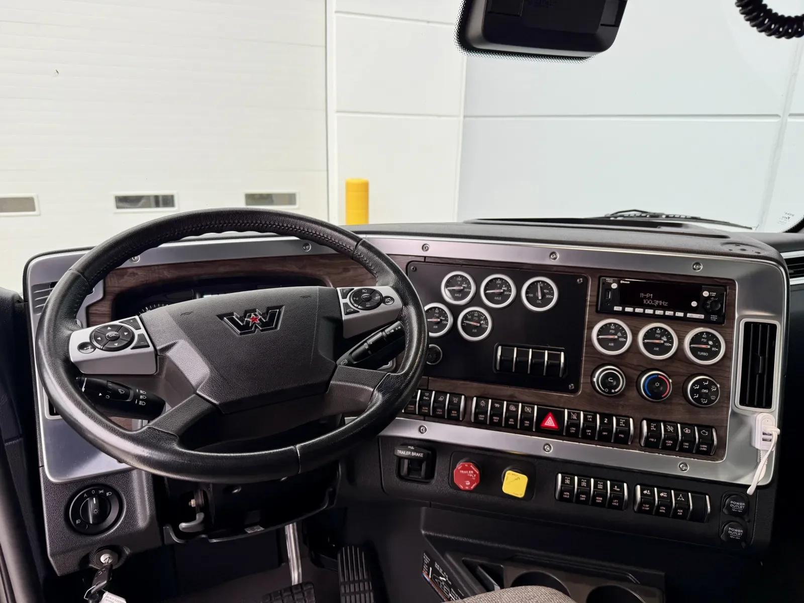 2023 Western Star 4900 in New Lenox, IL — photo 16