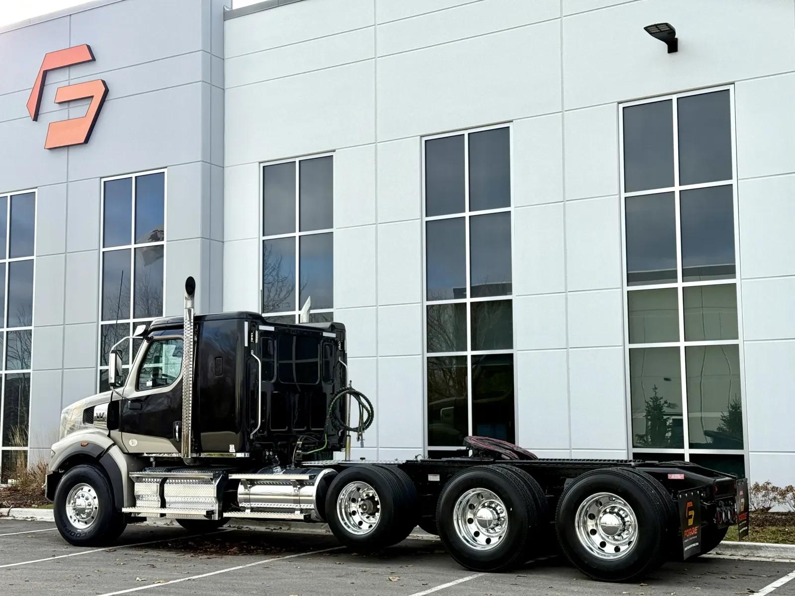 2023 Western Star 4900 in New Lenox, IL — photo 6