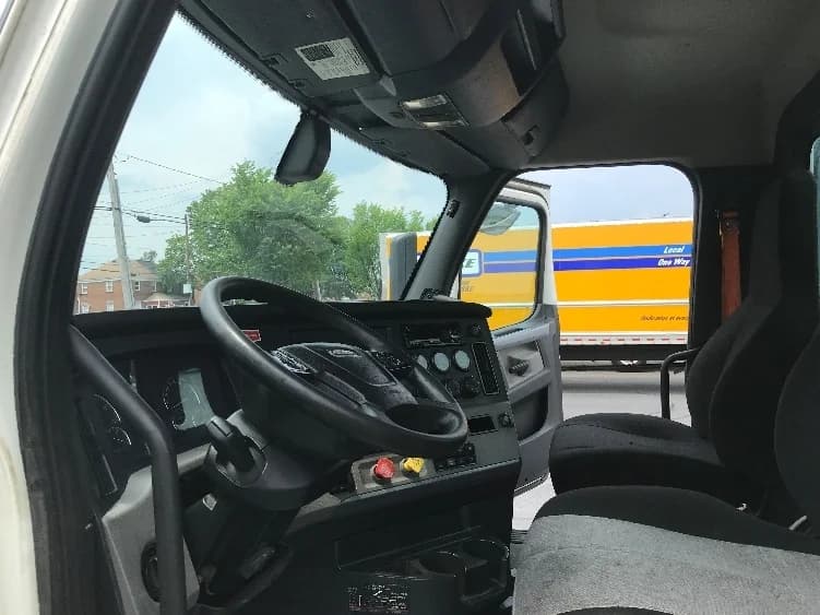 2019 Freightliner Cascadia in Allentown, PA — photo 10