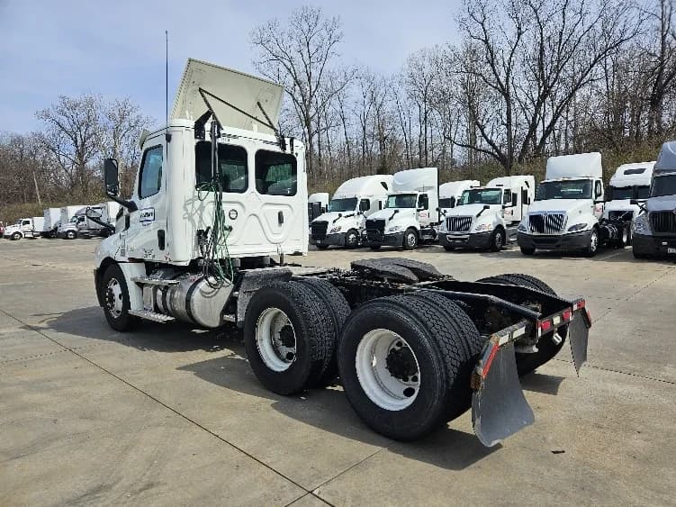 2020 Freightliner Cascadia in Moberly, MO — photo 5