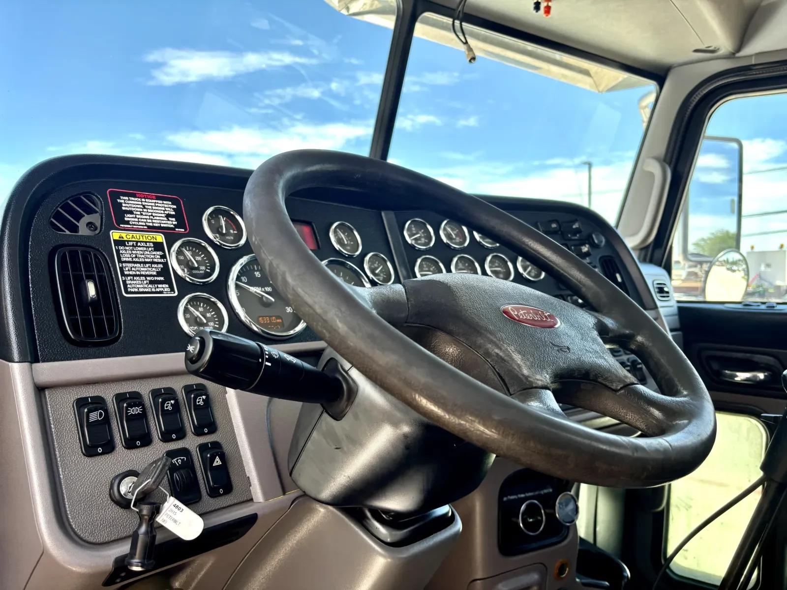 2015 Peterbilt 389 in Hutchins, TX — photo 15