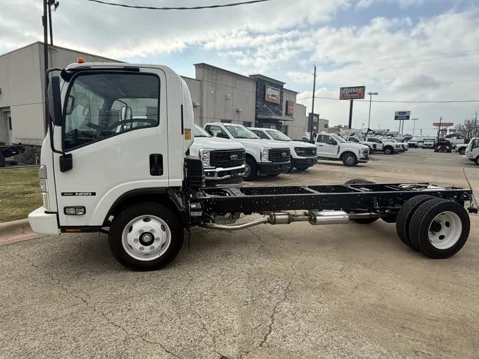 2025 Isuzu NRR in Dallas, TX — photo 2