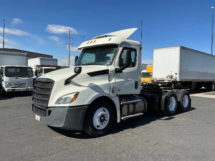 2019 Freightliner Cascadia in Aurora, CO — photo 3