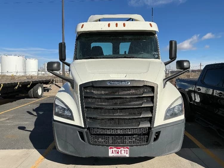 2019 Freightliner Cascadia in Aurora, CO — photo 2
