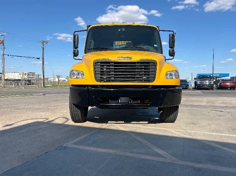 2022 Freightliner M2 106 in Tulsa, OK — photo 2