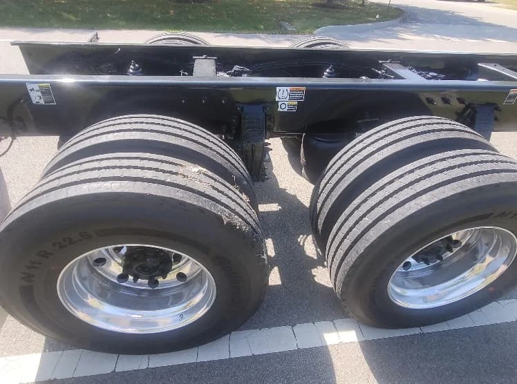 2025 Peterbilt 589 in Grove City, OH — photo 6