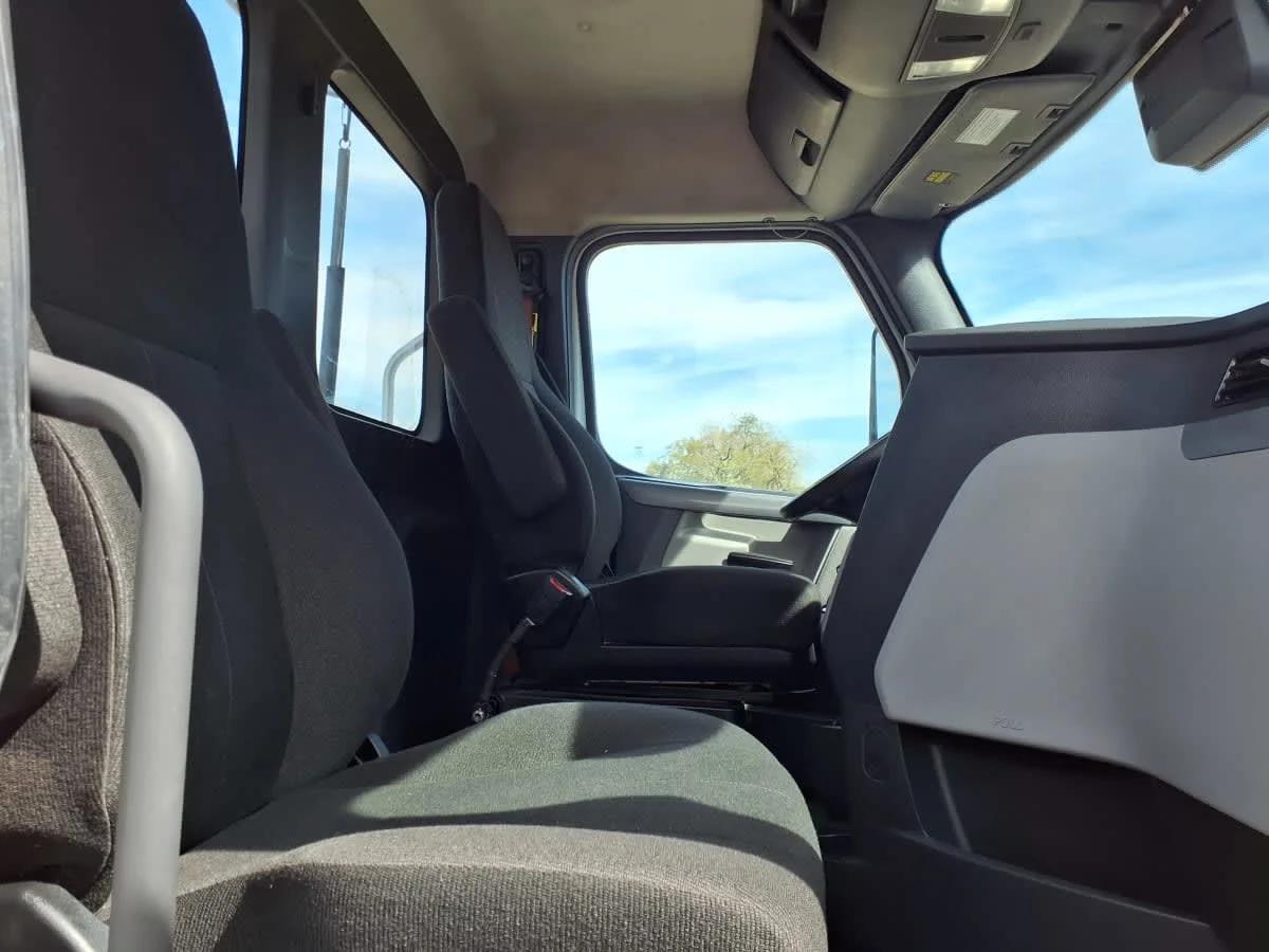 2022 Freightliner Cascadia in Phoenix, AZ — photo 10