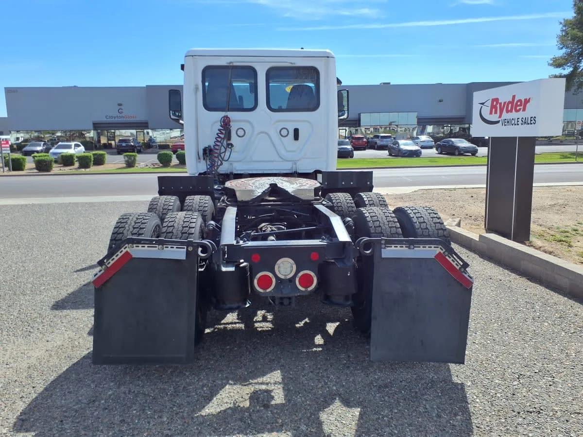 2022 Freightliner Cascadia in Phoenix, AZ — photo 5