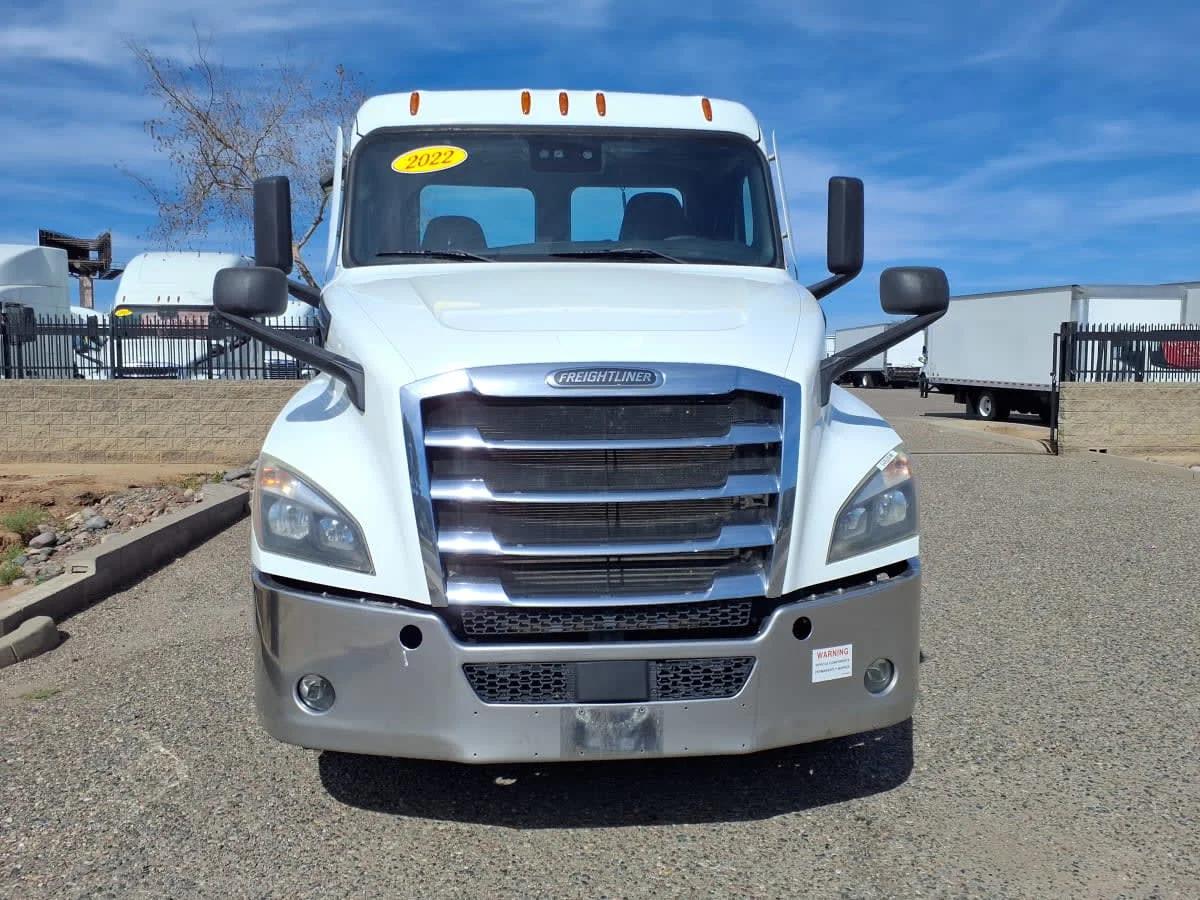2022 Freightliner Cascadia in Phoenix, AZ — photo 2