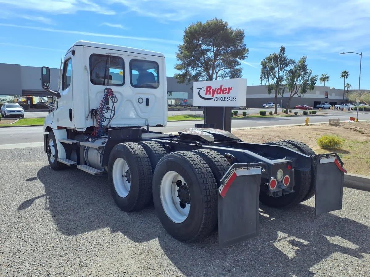 2022 Freightliner Cascadia in Phoenix, AZ — photo 6