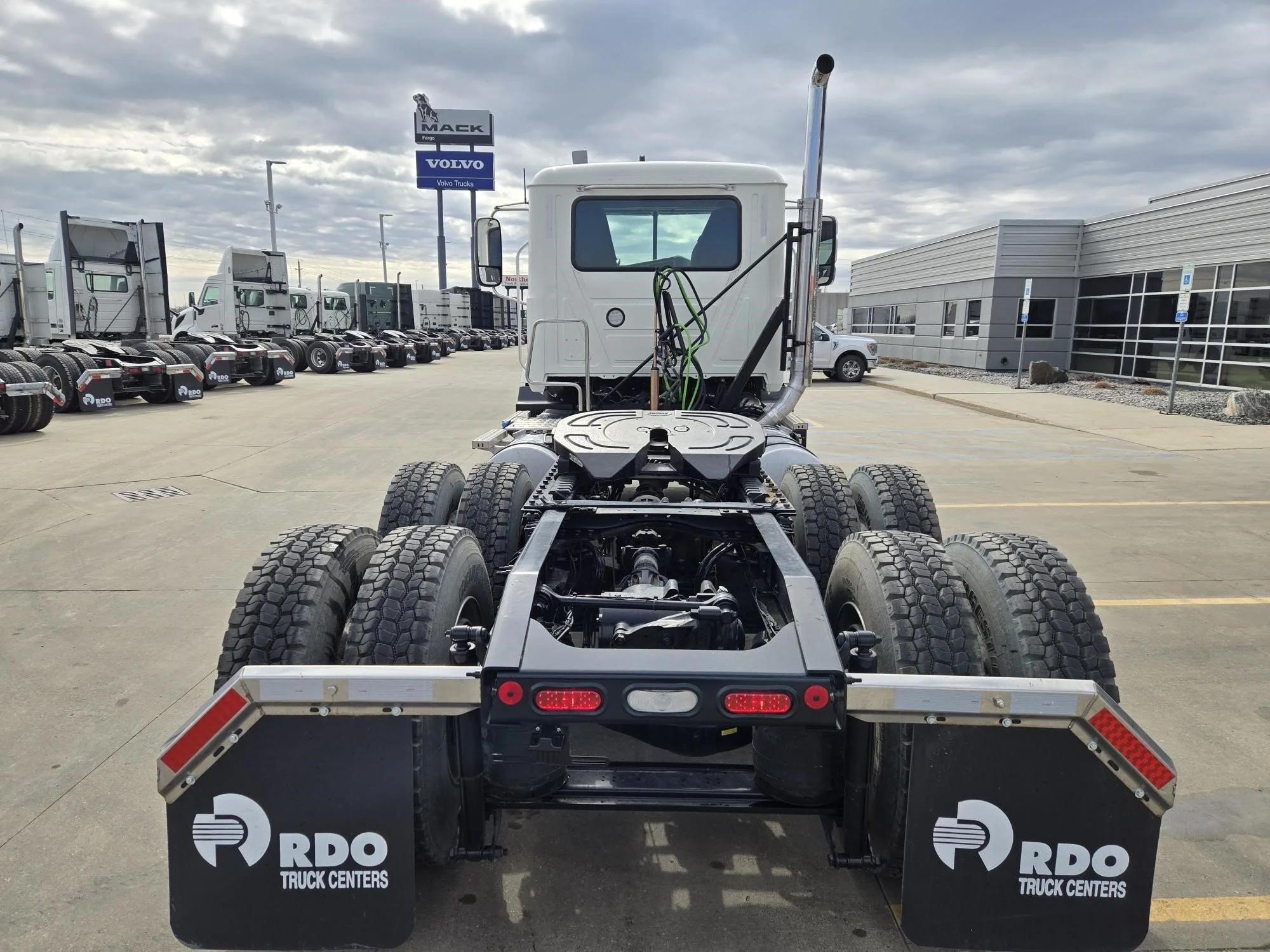 2026 Mack Anthem — photo 6
