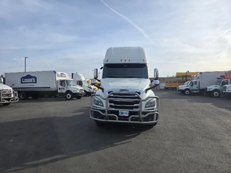 2020 Freightliner Cascadia in Spokane Valley, WA — photo 2