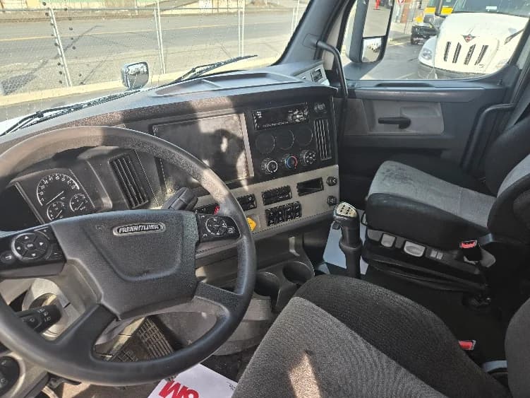 2020 Freightliner Cascadia in Spokane Valley, WA — photo 10