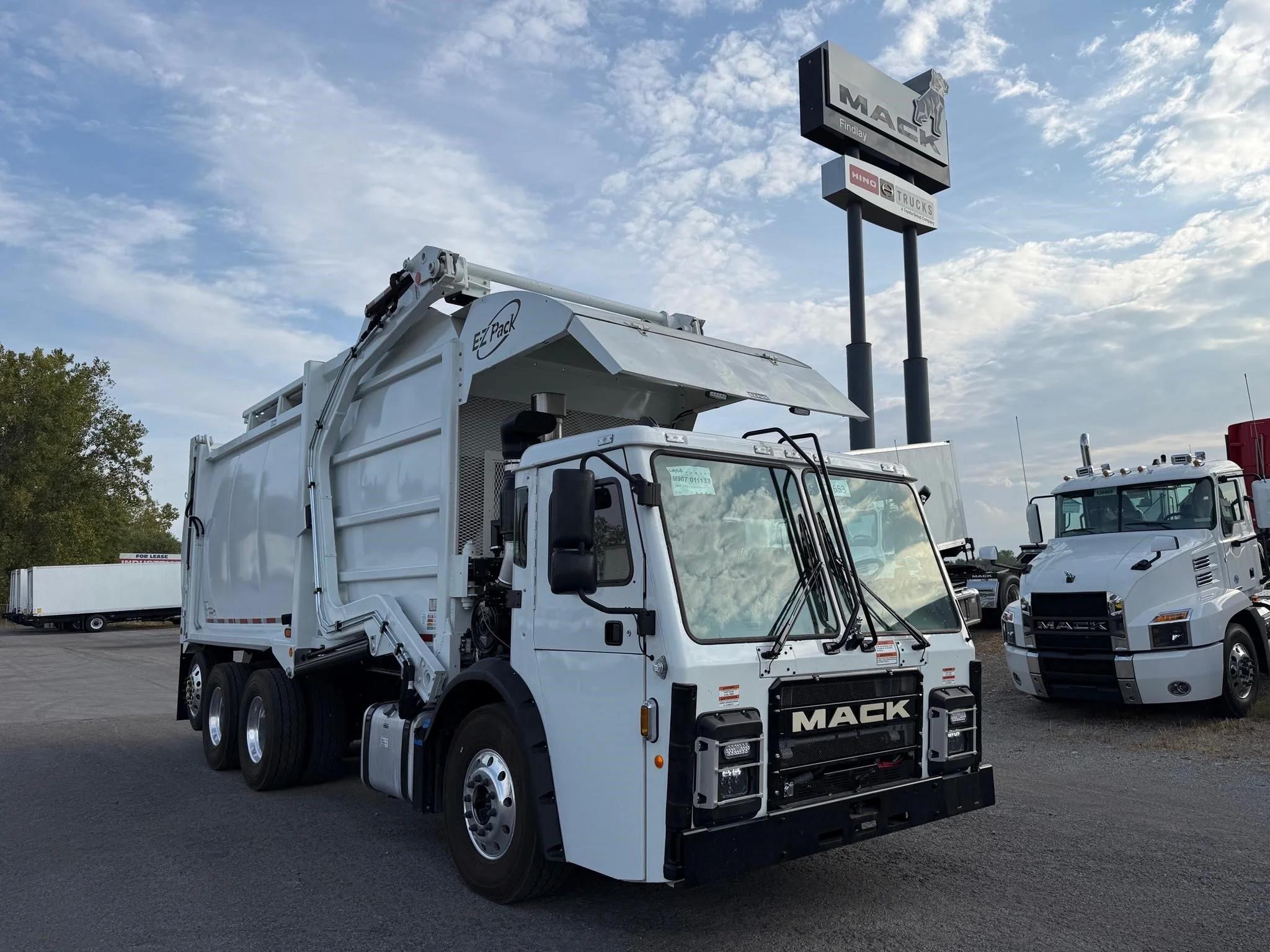 2025 Mack LR