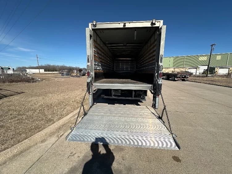 2019 Freightliner M2 106 in Waxahachie, TX — photo 9